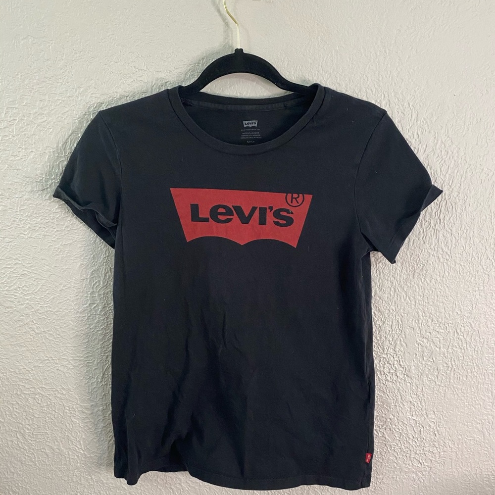 Levi short sleeve shirt size small